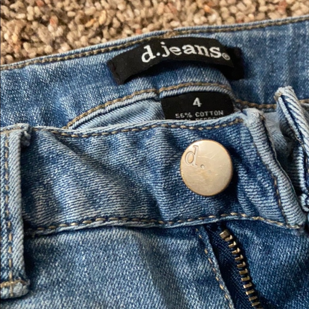 D. Jeans sz 4